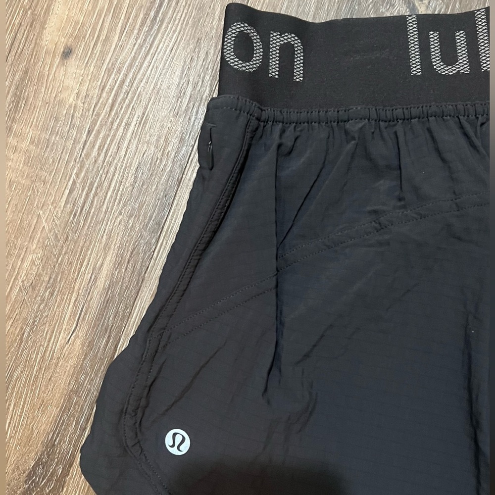 Lululemon Logo Waistband Train Short